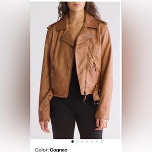 Edgy cognac moto jacket. Soft faux leather.
Zip cuffs
Front zip pockets